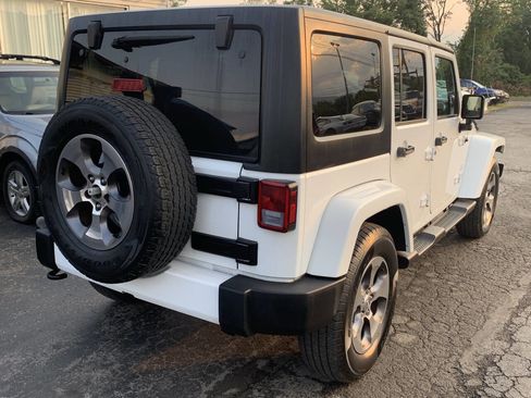 Used 2016 Jeep Wrangler Unlimited Sahara image 8