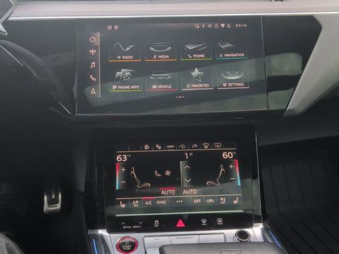 Used 2024 Audi Q8 e-tron Prestige image 12