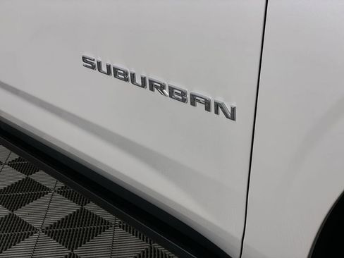 New 2025 Chevrolet Suburban Premier image 33