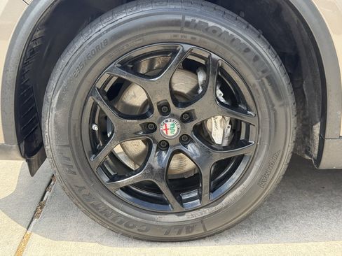 Used 2019 Alfa Romeo Stelvio image 12