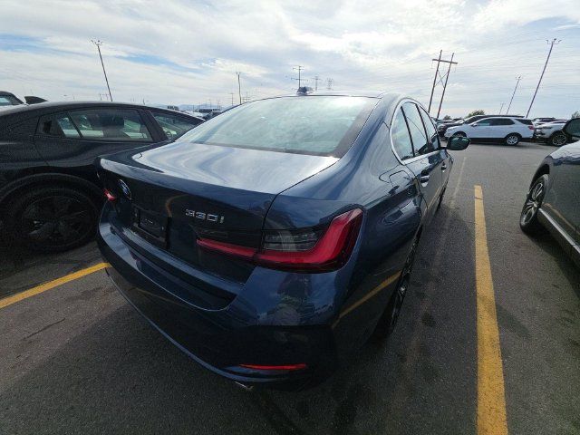 Used 2025 BMW 330i xDrive Sedan w/ Premium Package AWD/4WD image 5
