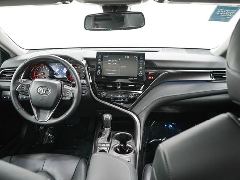 Used 2022 Toyota Camry XSE FWD image 13