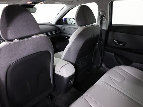 Used 2025 Hyundai Elantra Limited FWD image 47