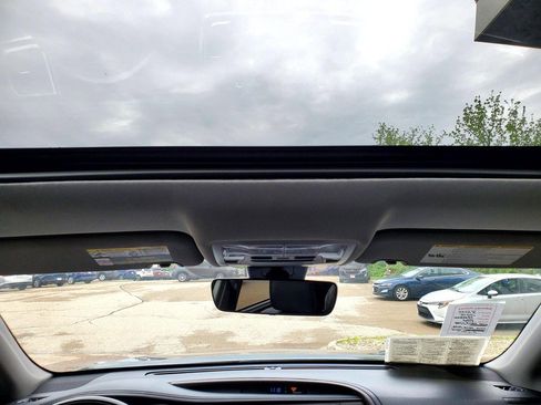 Used 2018 Toyota Highlander XLE AWD/4WD image 10