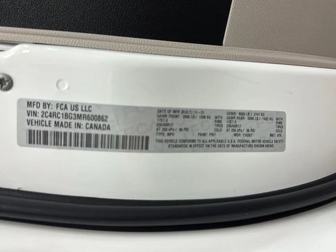 Used 2021 Chrysler Pacifica Touring-L FWD image 31