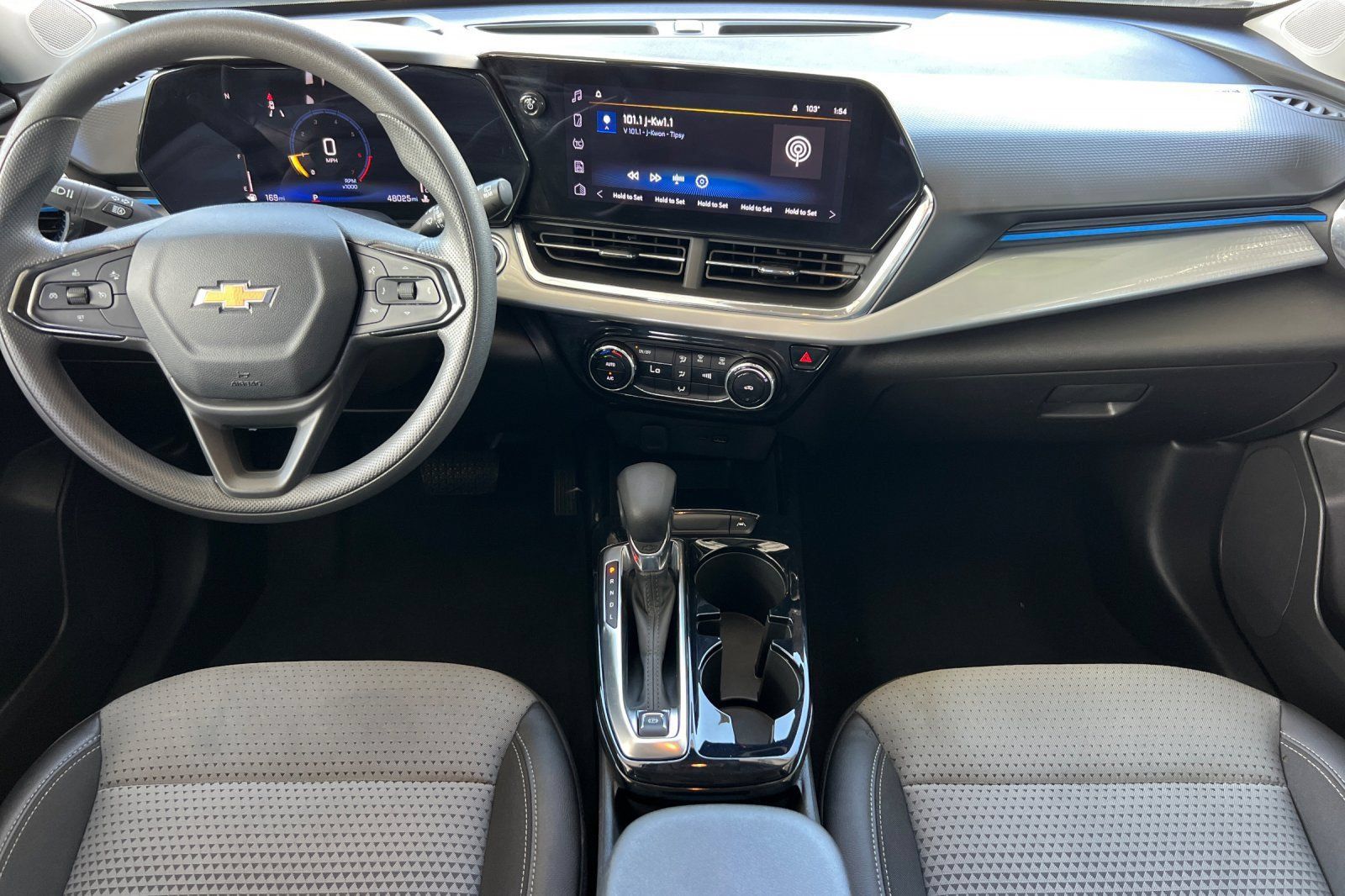 Used 2025 Chevrolet Trax LT FWD image 21