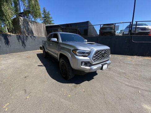 Used 2023 Toyota Tacoma TRD Sport w/ TRD Premium Sport Package AWD/4WD image 8