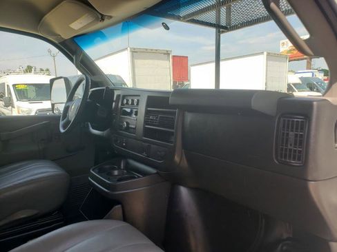 Used 2018 Chevrolet Express 3500 RWD image 13
