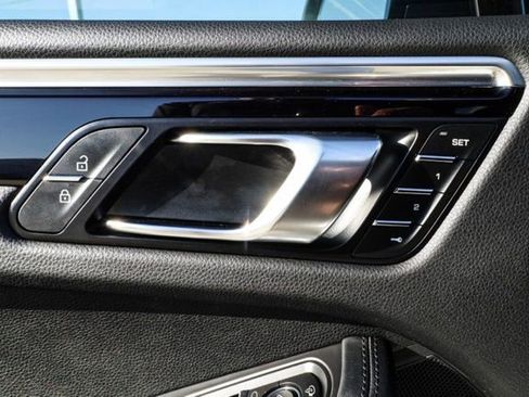 Used 2024 Porsche Macan Turbo image 33