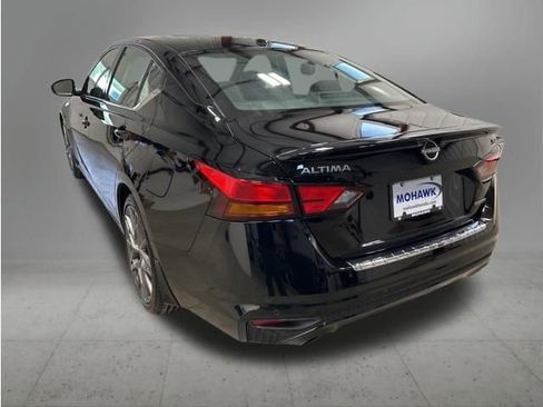 Used 2023 Nissan Altima 2.0 SR FWD image 3