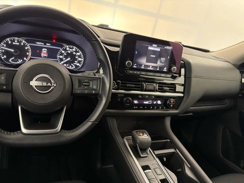 Certified 2024 Nissan Pathfinder SV FWD image 19