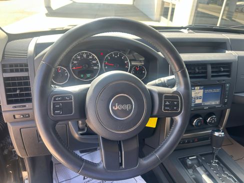 Used 2012 Jeep Liberty Sport AWD/4WD image 19