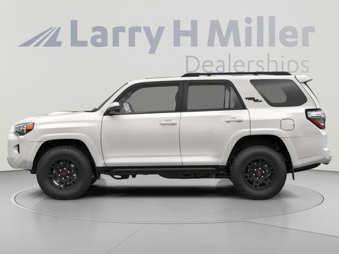 Used 2023 Toyota 4Runner TRD Off-Road Premium w/ Moonroof Package AWD/4WD image 3