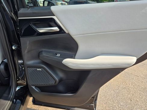 New 2025 Mitsubishi Outlander SE image 8