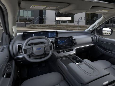 New 2025 Ford Expedition Active image 9