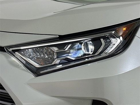 Used 2019 Toyota RAV4 Limited image 28