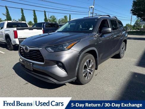 Used 2023 Toyota Highlander XLE AWD/4WD image 21