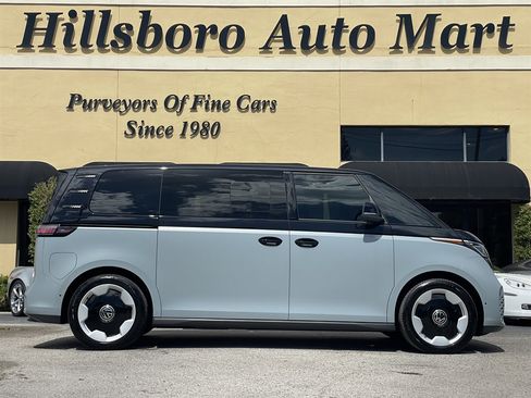 Used 2025 Volkswagen ID. Buzz Pro S RWD image 4