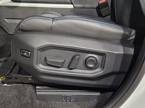 Used 2024 Toyota Tundra Platinum AWD/4WD image 22