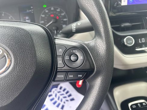 Used 2023 Toyota Corolla LE FWD image 18
