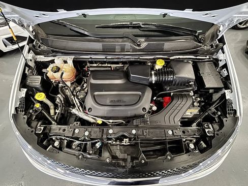 Used 2020 Chrysler Pacifica Touring-L Plus FWD image 52