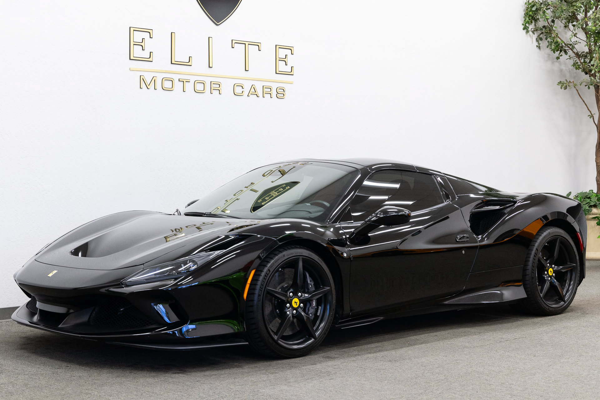 Used 2021 Ferrari F8 Tributo RWD image 21