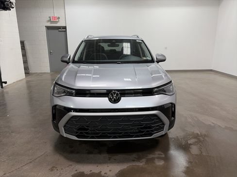 New 2026 Volkswagen Taos SE image 7