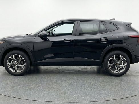Used 2025 Chevrolet Trax LT FWD image 5