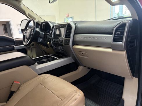 Used 2019 Ford F250 Lariat w/ Chrome Package image 39