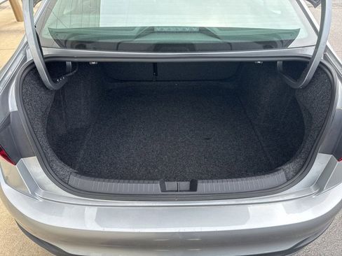 Used 2022 Volkswagen Jetta SE w/ Panoramic Sunroof Package FWD image 7