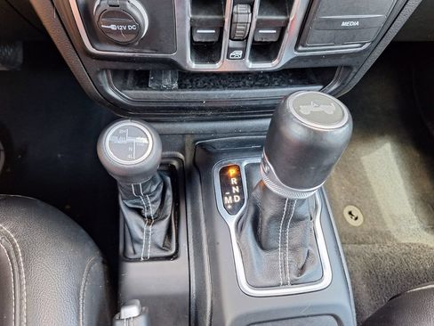 Used 2023 Jeep Wrangler Unlimited Sahara AWD/4WD image 17