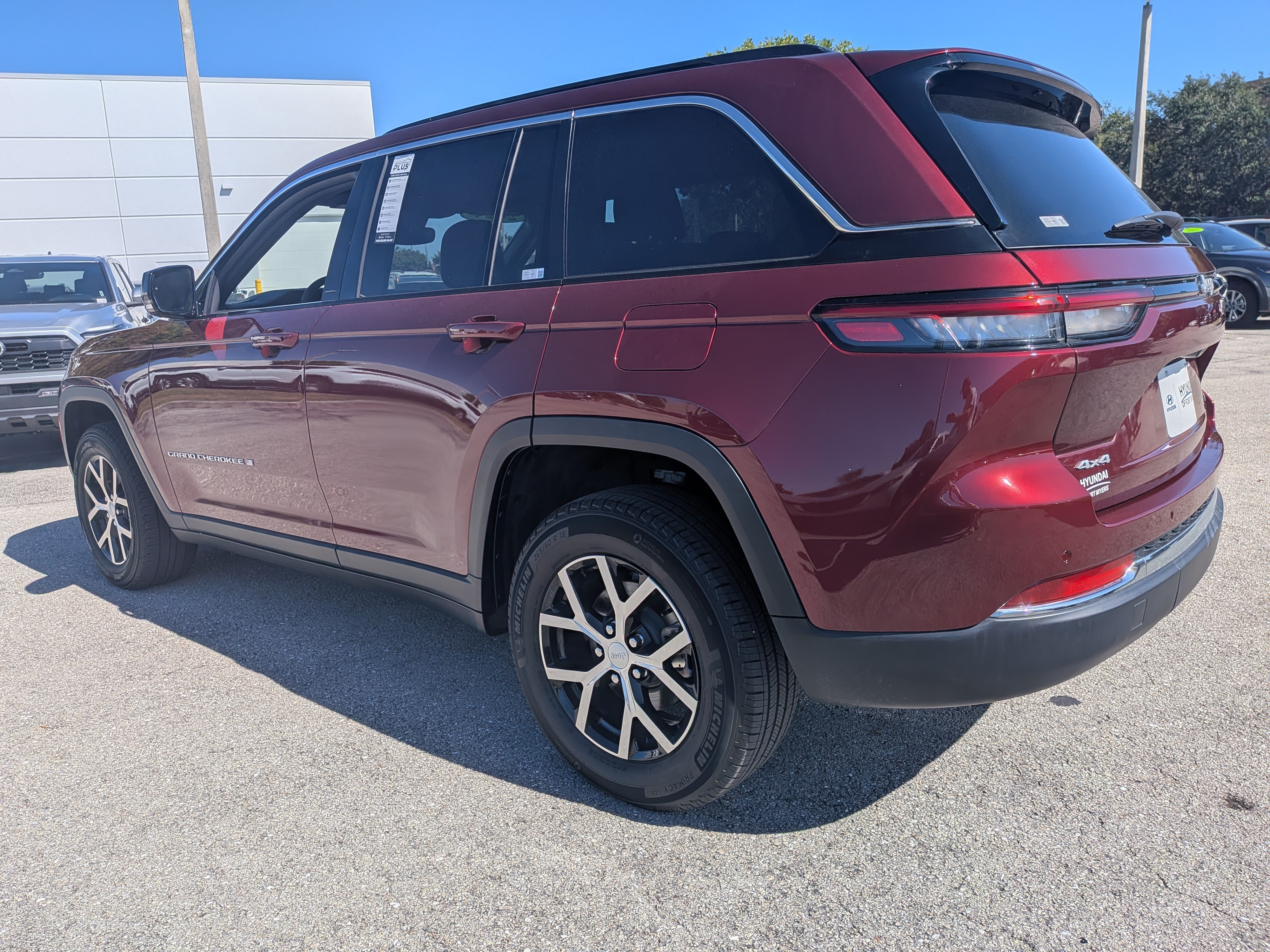 Used 2024 Jeep Grand Cherokee Limited AWD/4WD image 6