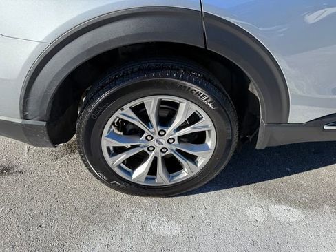Used 2022 Ford Explorer XLT w/ Equipment Group 202A image 26