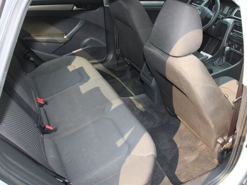 Used 2014 Volkswagen Passat 2.5 S FWD image 6
