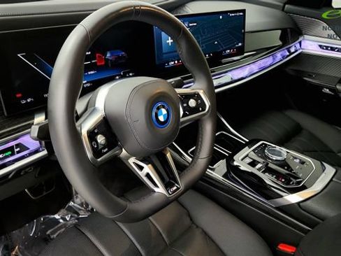 Used 2025 BMW i7 xDrive60 w/ Executive Package RWD image 47