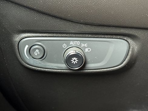 Used 2020 Chevrolet Equinox LS AWD/4WD image 40
