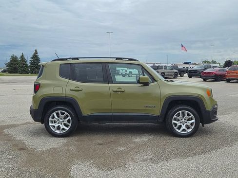 Used 2015 Jeep Renegade Latitude w/ Popular Equipment Group AWD/4WD image 4