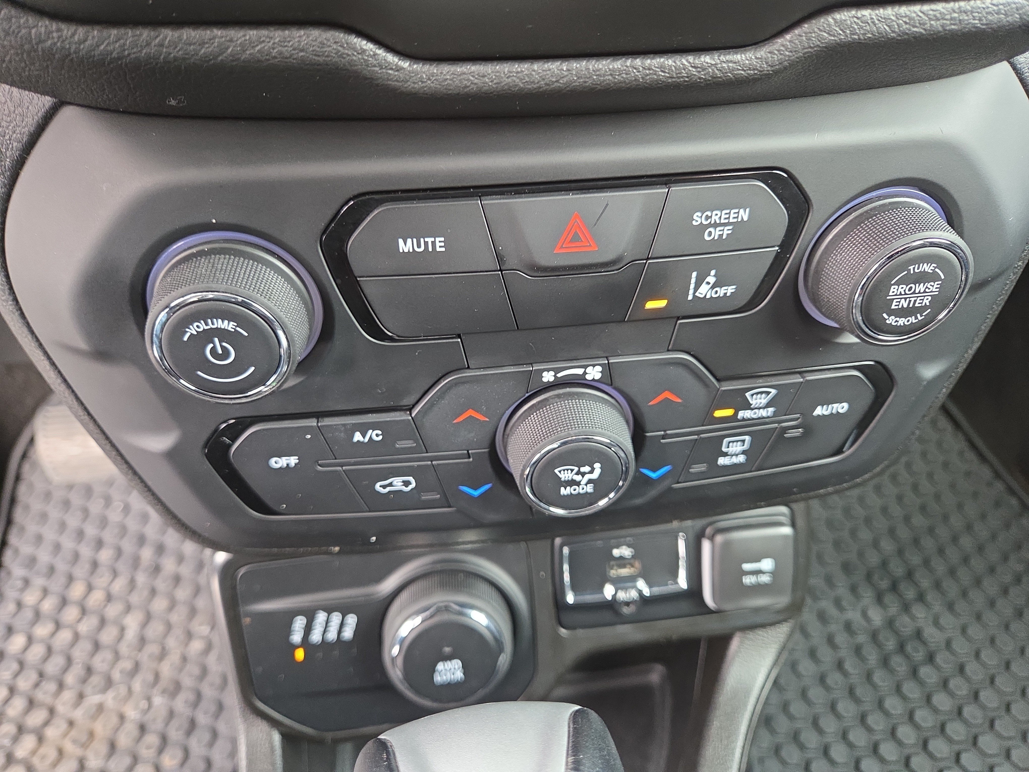 Certified 2023 Jeep Renegade Latitude AWD/4WD image 27