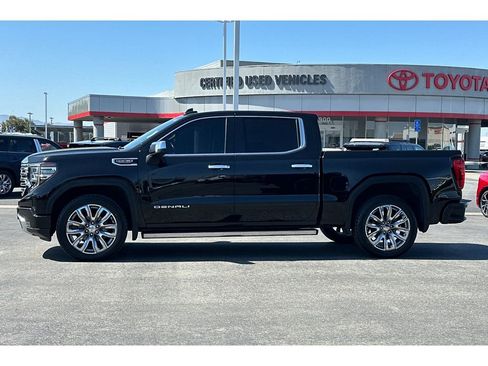 Used 2023 GMC Sierra 1500 Denali w/ Denali Reserve Package AWD/4WD image 7