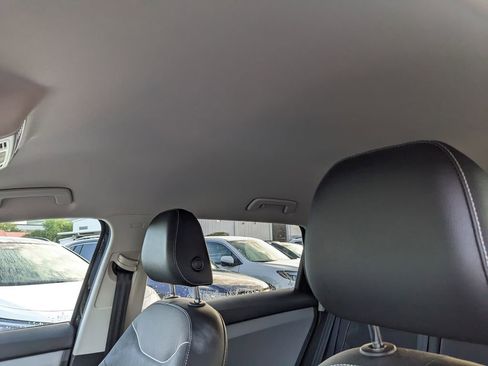 Certified 2023 Volkswagen Taos SE image 9