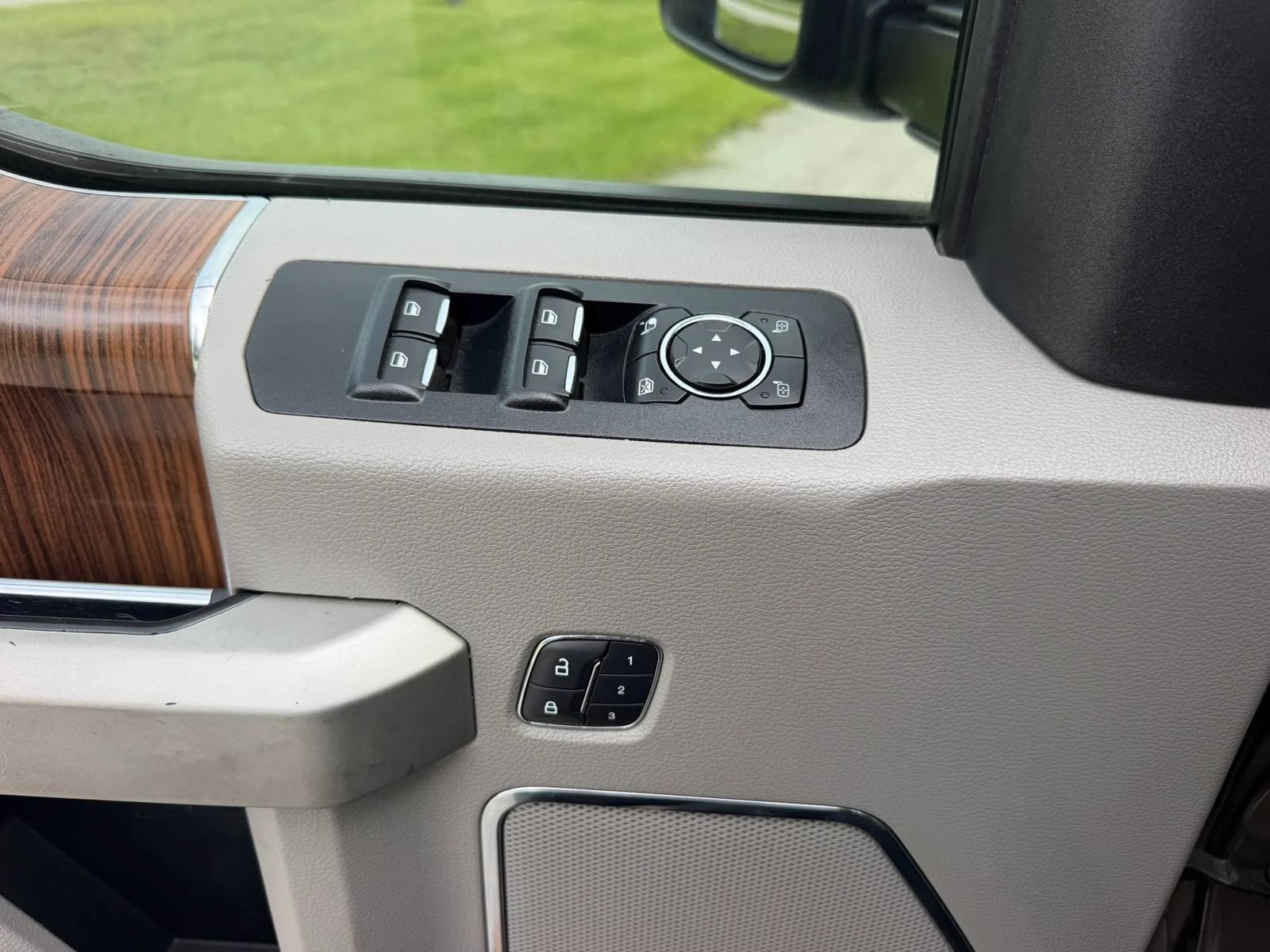 Used 2015 Ford F150 Lariat w/ Equipment Group 502A Luxury AWD/4WD image 41
