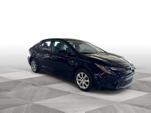 Used 2025 Toyota Corolla LE FWD image 2