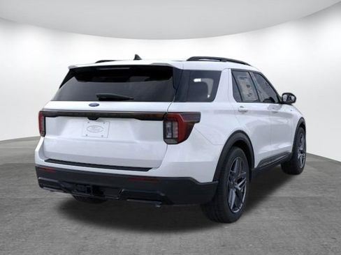 New 2026 Ford Explorer ST-Line w/ ST-Line Street Pack image 8