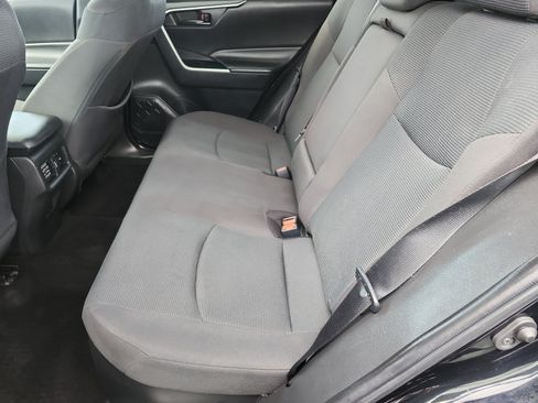 Used 2022 Toyota RAV4 LE AWD/4WD image 13