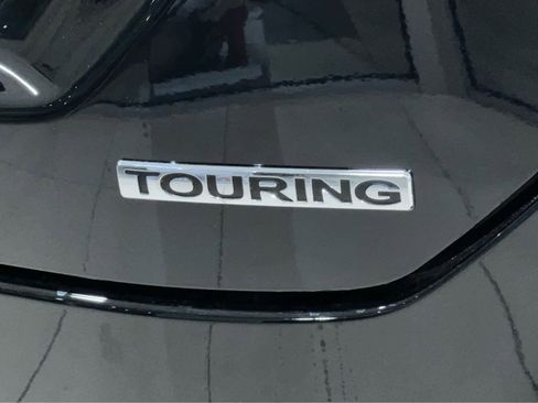 New 2025 Honda Pilot Touring image 9