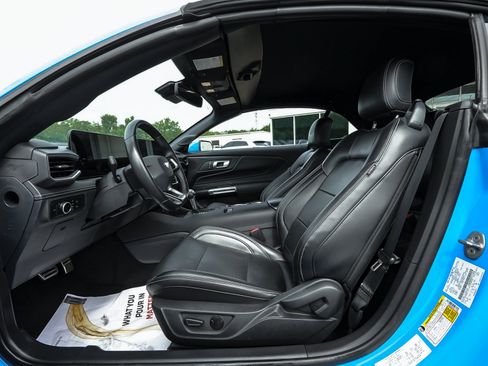 Used 2025 Ford Mustang Premium RWD image 31