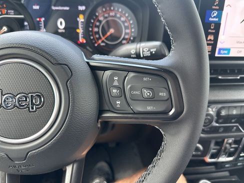 New 2025 Jeep Gladiator Sport image 60