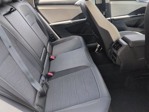 Used 2025 Volkswagen Taos SE AWD/4WD image 29