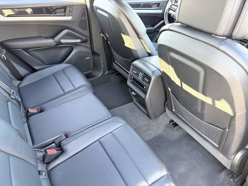 Used 2024 Porsche Cayenne AWD/4WD image 23