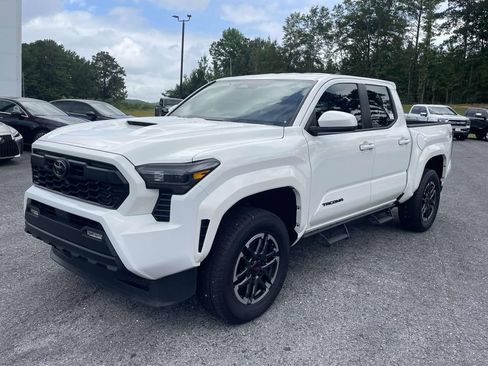 Used 2025 Toyota Tacoma TRD Sport AWD/4WD image 5
